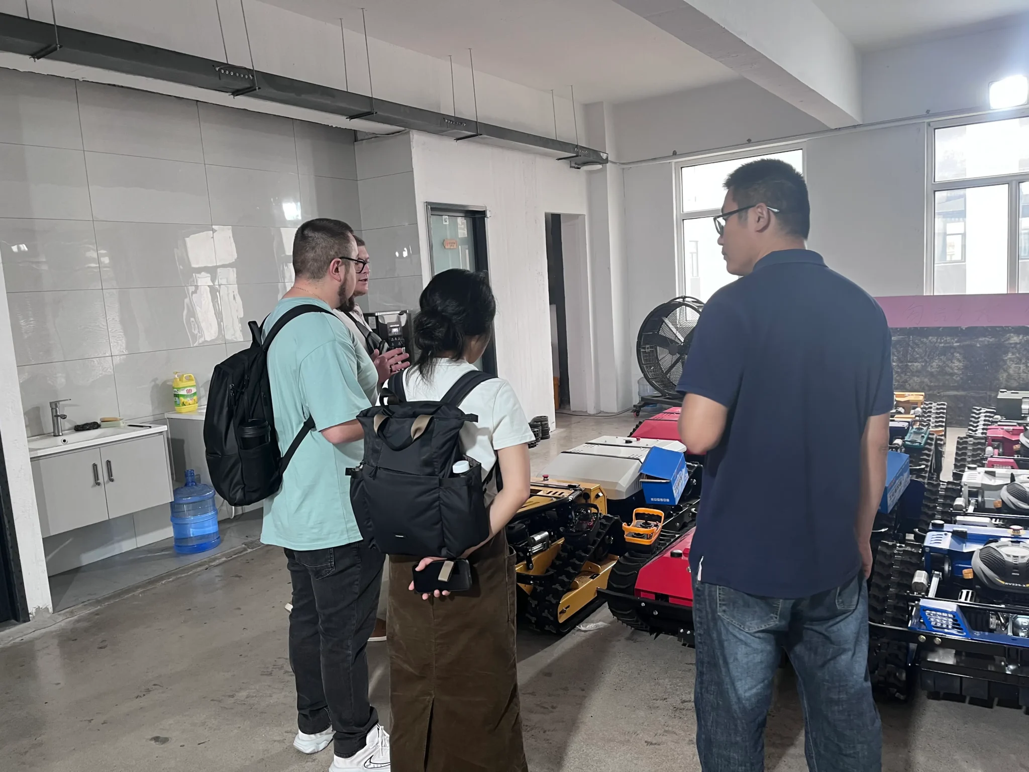 Russian B2B Customer Visits Trimmora Factory to Explore OEM Cooperation